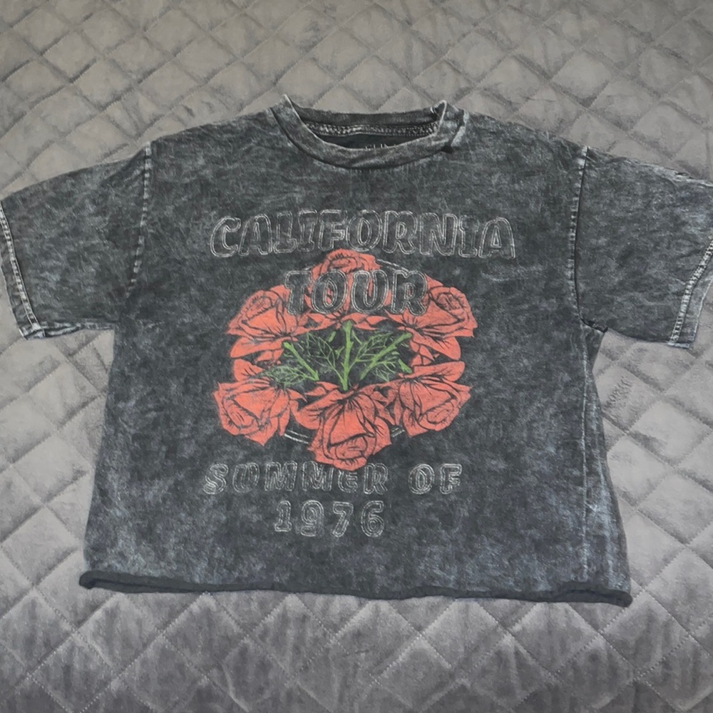 Distressed crop top Size small